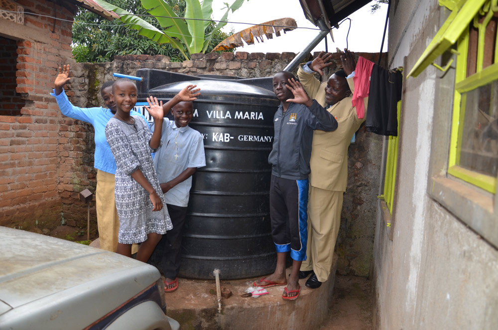 Unterstützung beim Klimawandel: Wassertank für Uganda Aktion Hoffnung